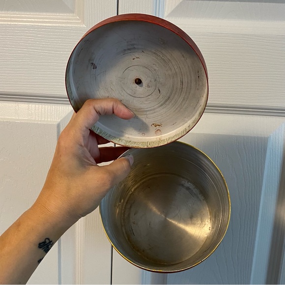 Vintage Handpainted Strawberries & Flowers Flour Tin - Picture 3 of 6